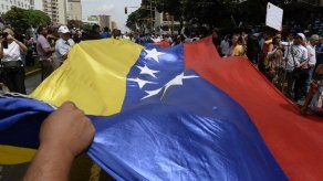 Venezuela extiende por dos semanas jornada laboral de dos días
