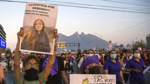 A falta de certezas, en redes sociales y algunos medios proliferan teorías sobre la tragedia, alentadas por videos difundidos o filtrados desde la Fiscalía.