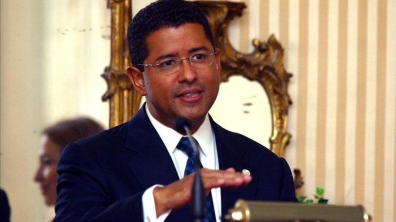 Ministro de Seguridad no descarta que expresidente Flores esté en El Salvador