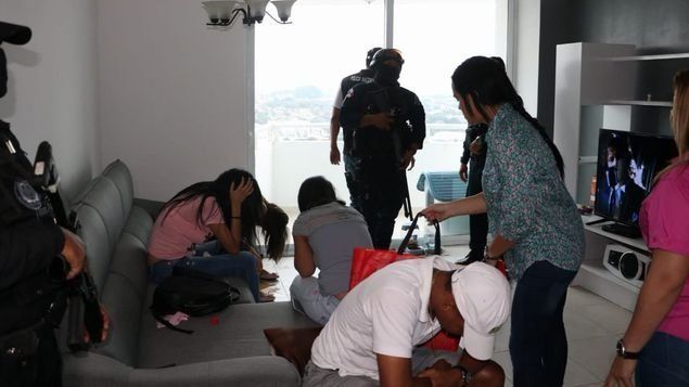 Confirman detención provisional de una colombiana y un panameño por trata de personas