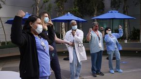 La empresa logró el acuerdo el sábado con la alianza de sindicatos en representación de 50.000 empleados de la empresa en California, Oregon y otros seis estados.