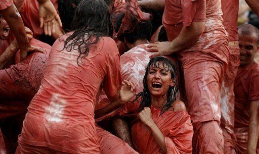 Sangre, vísceras y desnudos: el polémico Nitsch llega a Cuba