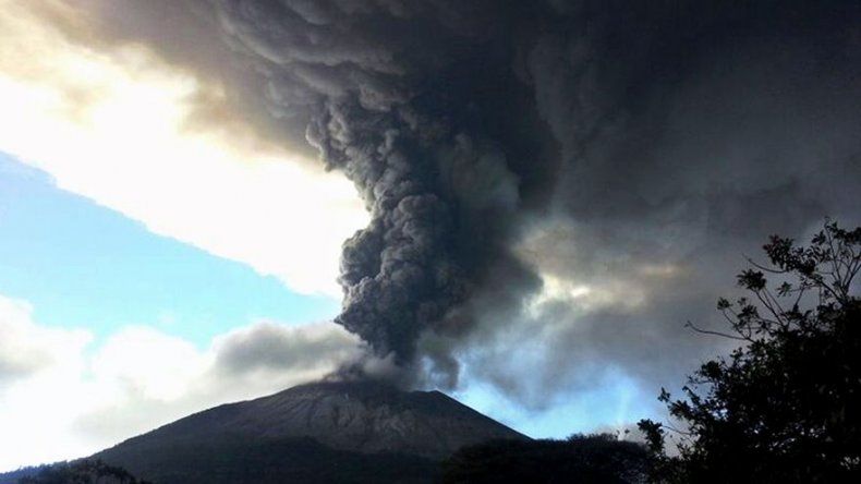 Entra en erupción el volcán Chaparrastique, en el este de El Salvador