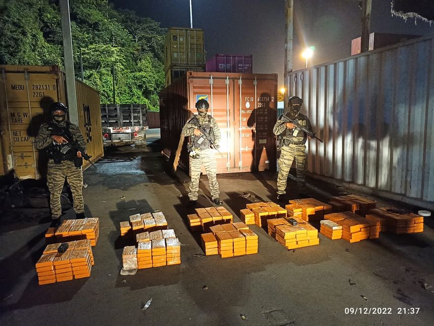 Droga incautada en puerto del Pacífico.