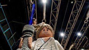 Escultura de Lego de Luke Skywalker es exhibida en museo holandés