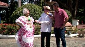 Alex Medela baila durante el programa especial de¨A lo Panameño¨
