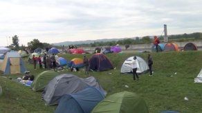 Miles de migrantes siguen su camino hacia Austria y Europa occidental