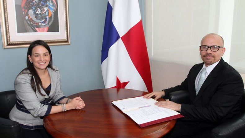 Embajadores y representantes de Panamá toman posesión