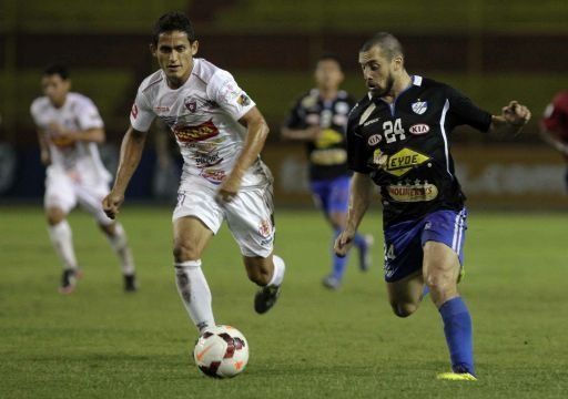 El Firpo revive y elimina al Victoria de la Liga de Concacaf