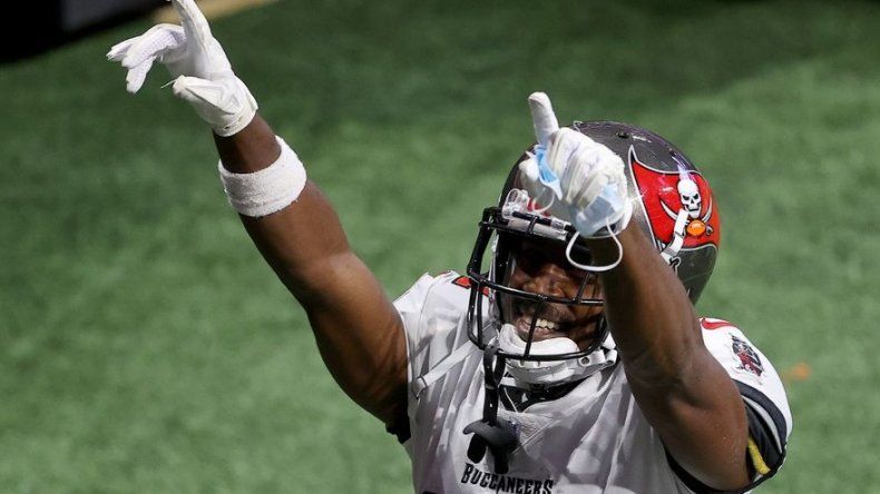 Antonio Brown será baja por lesión en final de conferencia de NFL