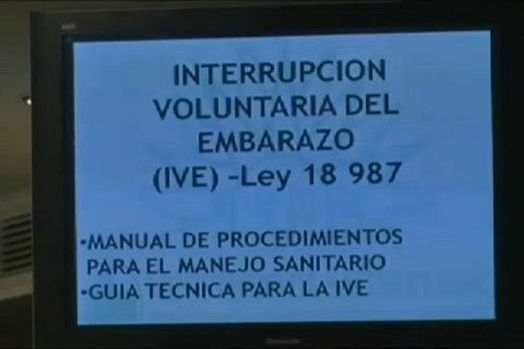 Mujeres extranjeras que residan un año en Uruguay podrán abortar