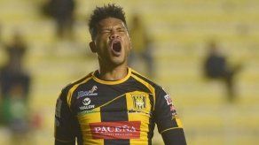 Rolando Blackburn marca su tercer hat-trick con The Strongest