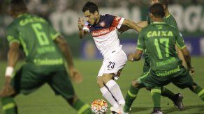 Avión con futbolistas de Chapecoense de Brasil se accidenta en Colombia