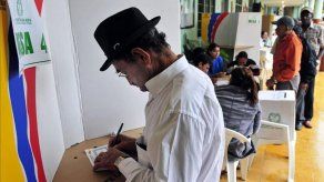 Abren los colegios electorales colombianos para las elecciones legislativas