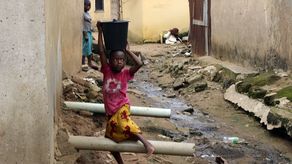 Nigeria sufre un repunte de los contagios impulsado por la variante delta y menos del 1% de la población ha completado su vacunación.