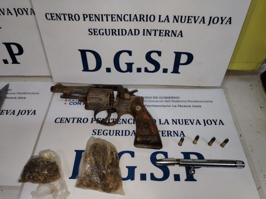 Custodios decomisan armas y drogas en La Nueva Joya Custodios decomisan armas y drogas en La Nueva Joya