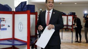 Cuomo vence a Nixon en primarias a gobernador en Nueva York