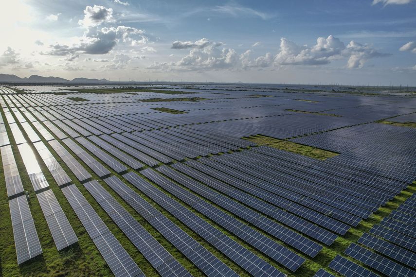 Otro reporte de la AIE señaló que los acontecimientos en 2022 generaron un impulso sin precedentes por las energías renovables