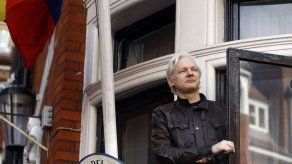 Ecuador levanta reserva a documentos de la naturalización de Assange