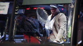 Medias Rojas regresan al Fenway Park con el trofeo