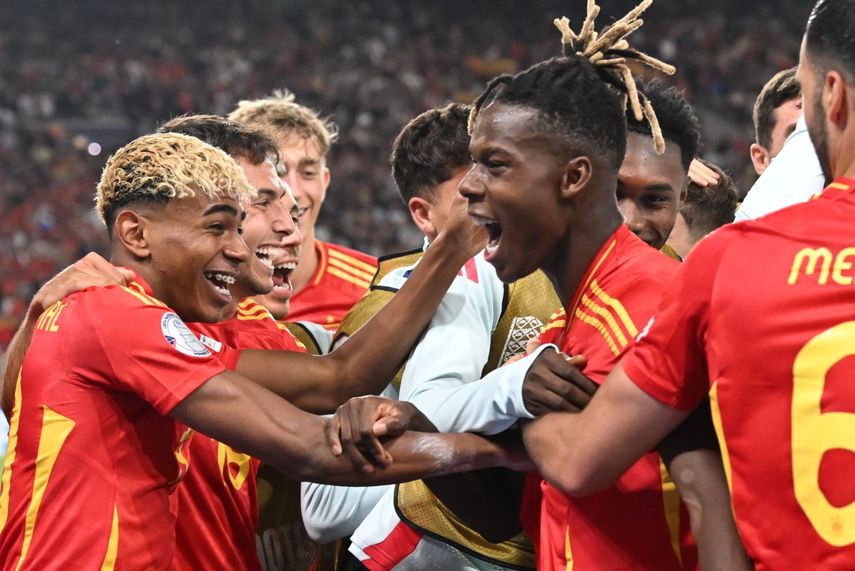 España defenderá su título de&nbsp; Liga de Naciones de la UEFA al vencer a Francia 5-1.