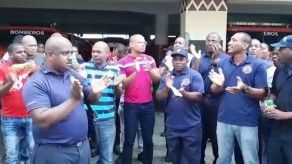 Cuerpo de Bomberos de Colón protestan y exigen un aumento salarial