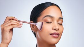 Tips para elegir el tono de base ideal para tu piel.