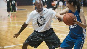 Los Lakers abren la puerta a Kobe Bryant para alargar contrato