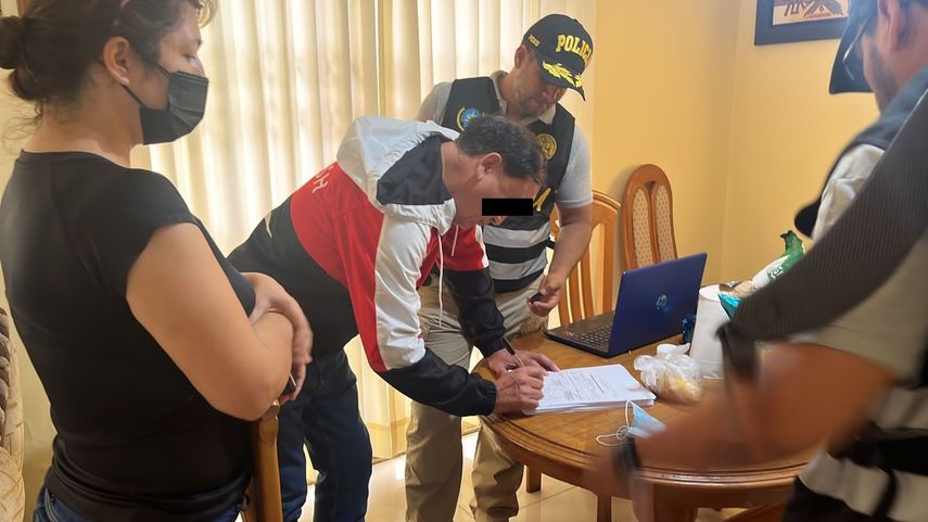 La cartera detalló que entre los capturados figuran tres generales de armas de la Policía en actividad.