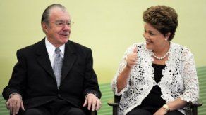Brasil: expresidente José Sarney hospitalizado en estado delicado