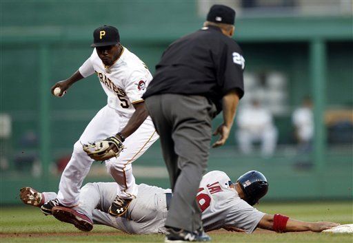 Dominicano Álvarez sigue bateando; Pittsburgh gana