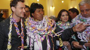 Bolivia luce su carnaval andino con el actor Jude Law