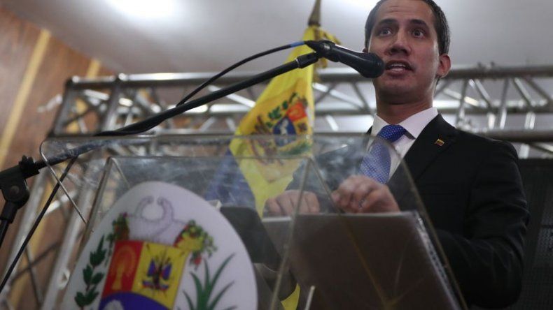 Guaidó confirma que tiene enviados en Noruega para posible diálogo con Maduro