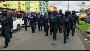 Varios aprehendidos tras allanamientos en Colón