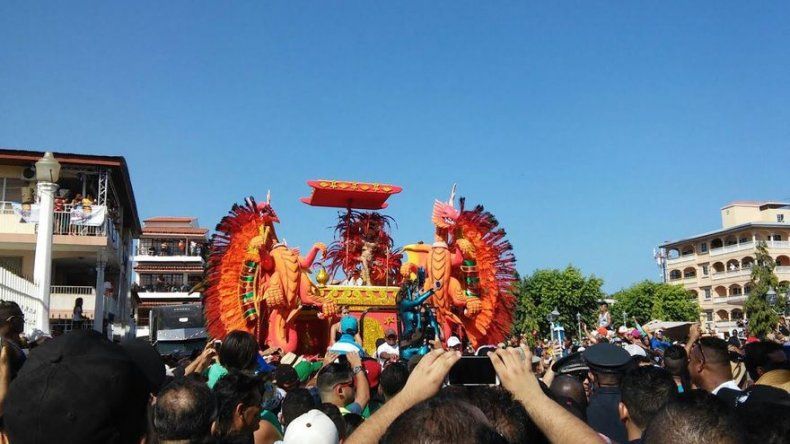 Colorido culeco de Año Nuevo en Las Tablas con tres reinas