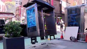 Fin de una época: Nueva York desconecta su última cabina pública de teléfono