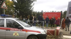 Alumnos y trabajadores de la universidad se encerraron en los salones.