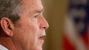 Bush deja destino de industria automotriz a Obama