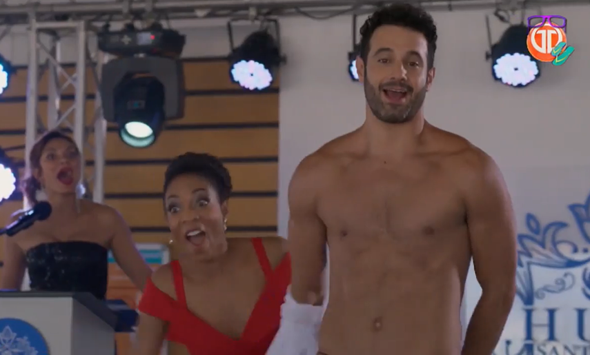 Enfermeras: De la Torre se quita la camisa