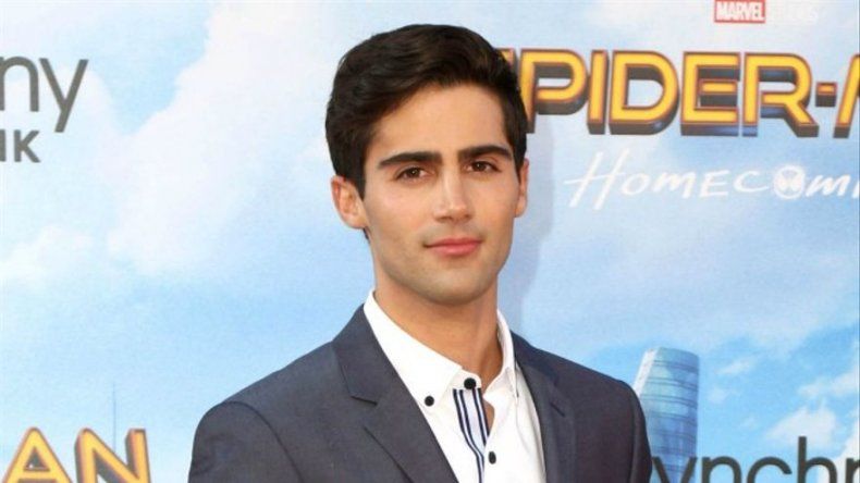 Max Ehrich ha compuesto una canción sobre su ex Demi Lovato