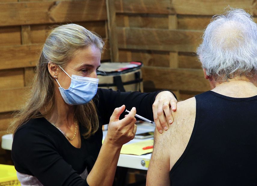 El gobierno está endureciendo las normas en torno a las constancias de vacunación.