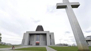 Polonia: Atacan a legislador que justificó a cura pedófilo