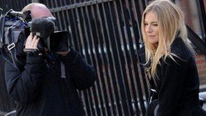 News International cuestiona a Sienna Miller por costo legal