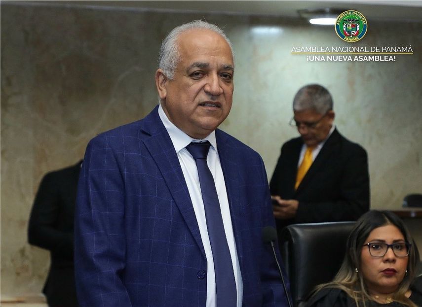 Diputado Camacho mantiene su postura sobre la mina