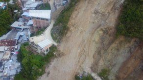 Alud sepulta decenas de casas en un pueblo andino de Perú
