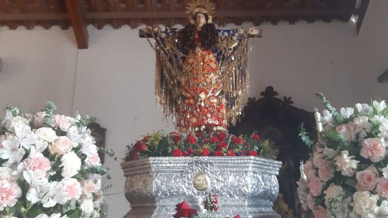Tableños se preparan para celebrar a Santa Librada, colocación de prendas de oro duró cinco horas
