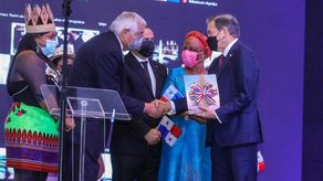 Entrega del informe del Pacto del Bicentenario.