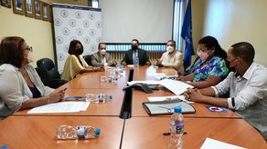 Reunión entre las autoridades de la CSS y los técnicos asistentes de laboratorio.