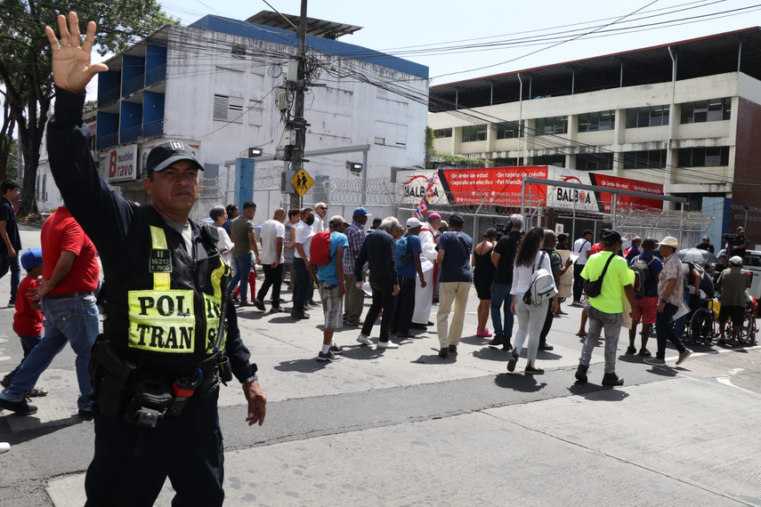 Personas sin hogar realizan Vía Crucis en la capital