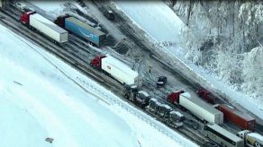 La nevada en Estados Unidos bloquea a automovilistas durante horas